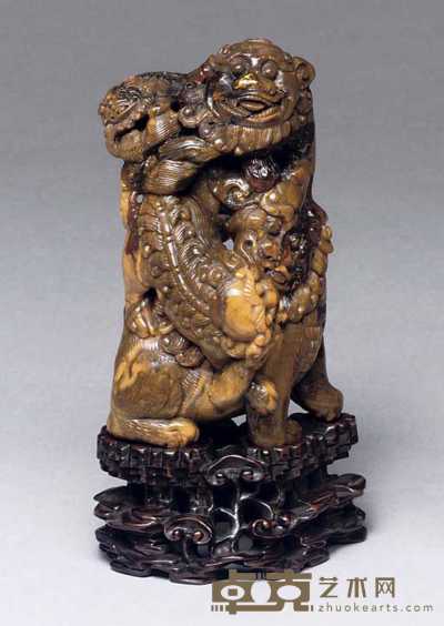 18TH CENTURY A ROOT-AMBER LION GROUP 